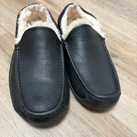 UGGS Men's Black Ascot Leather Slippers Shoes  Size 9 - Picture 2 of 7
